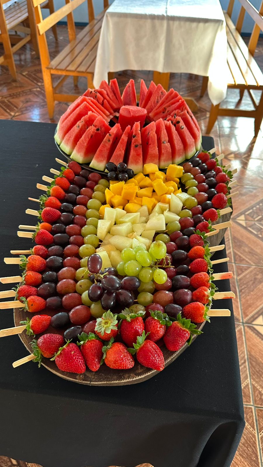 Recepções e Coquetéis com opção de tábua de frios acompanhadas de queijos, entradas variadas, torradas, frutas, molhos especiais