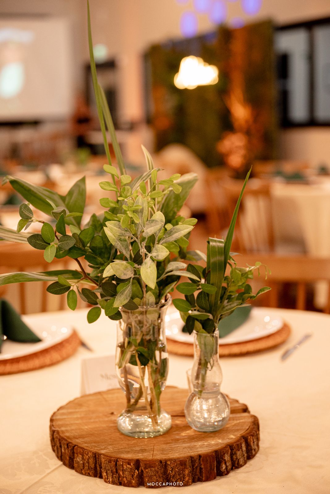 Espaço elegante para casamento/formaturas com decoração floral