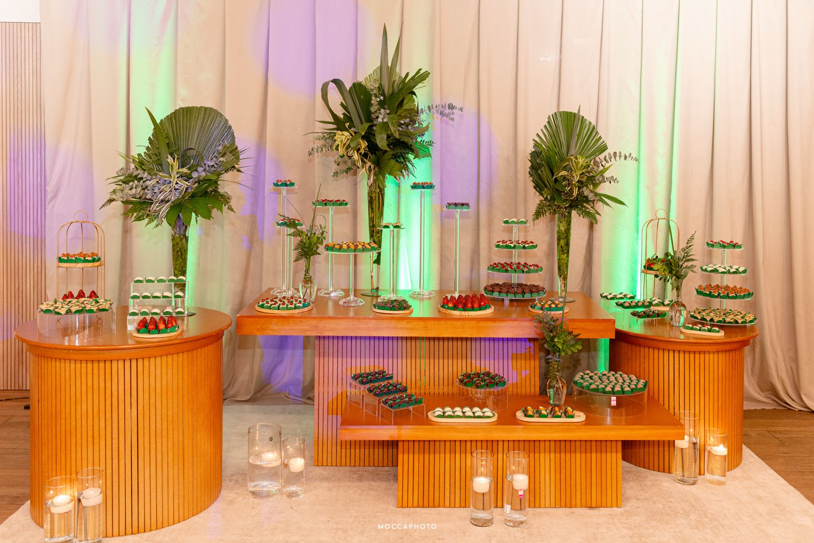 Espaço elegante para casamento/formaturas com decoração floral