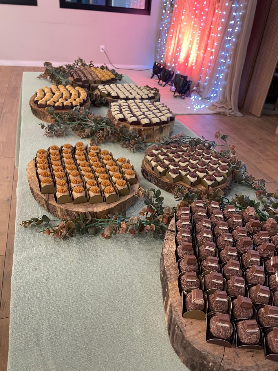 Espaço elegante para casamento/formaturas com decoração floral