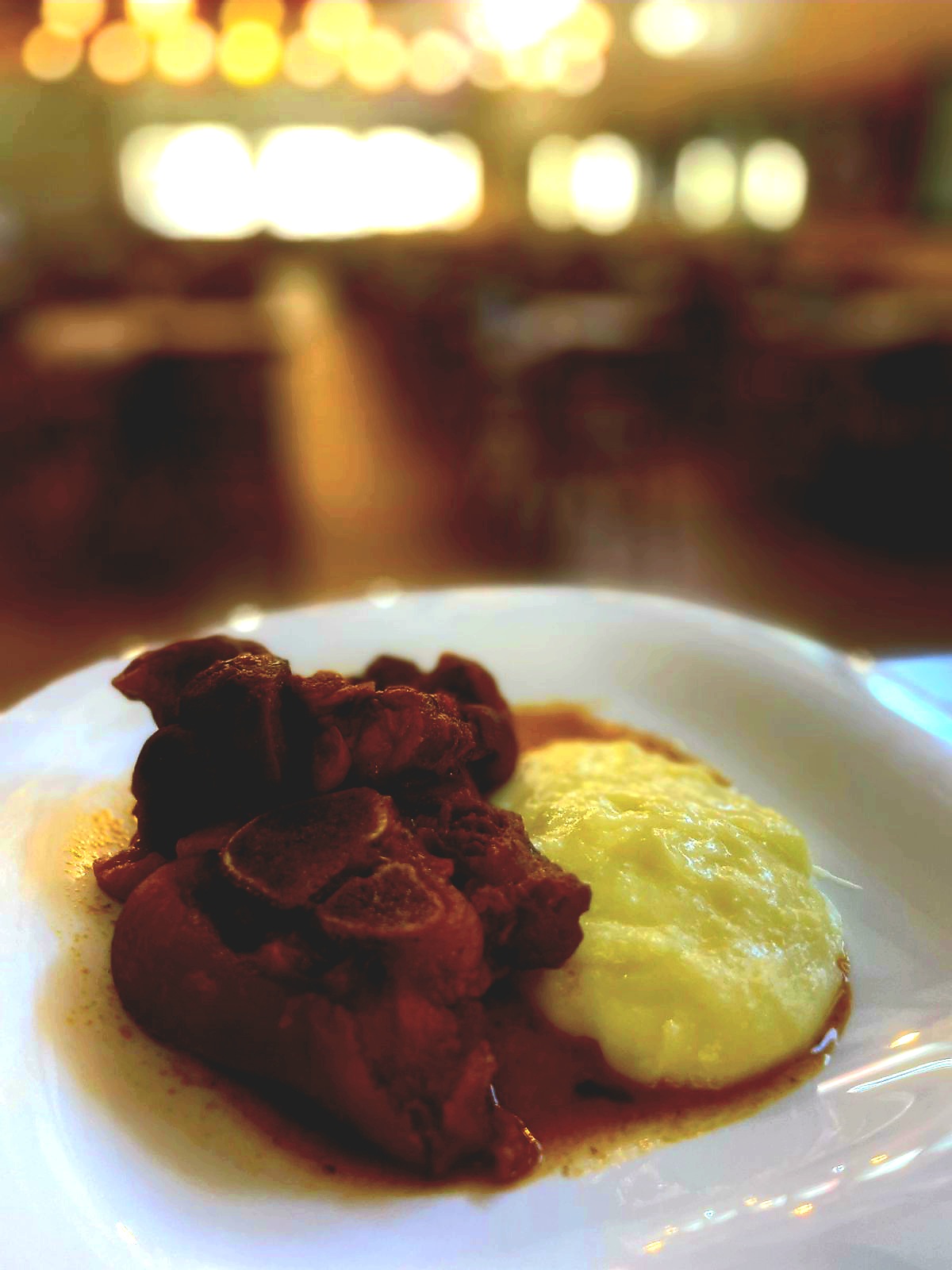 Buffet com diversas opções de grelhados todos os dias