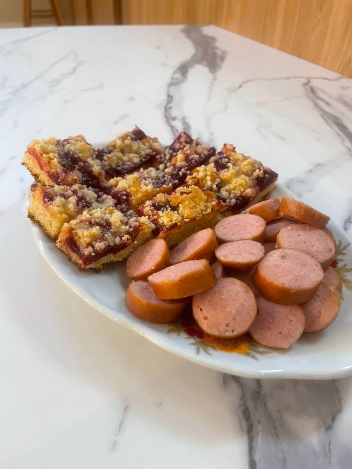 Buffet com opções saudáveis e peixe disponível todos os dias